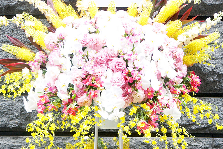 新宿から贈る開院祝いのスタンド花